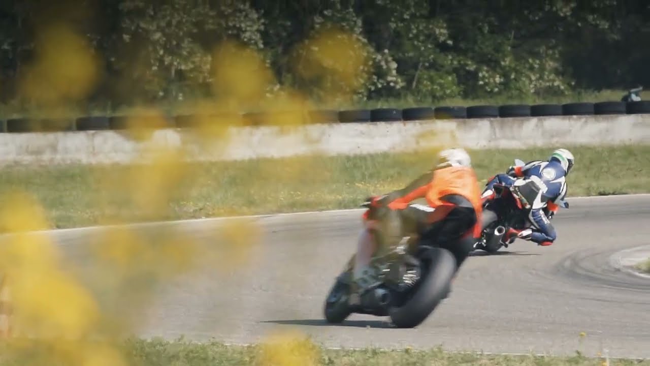 motorcoach - Pers&ouml;nlicher Instruktor beim Motorrad-Rennstreckentraining | motorspeed