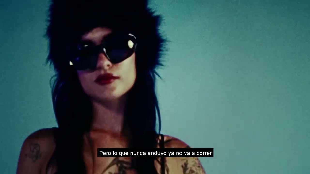 Juicy BAE & Natalia Lacunza -  una gota (Lyric Video)