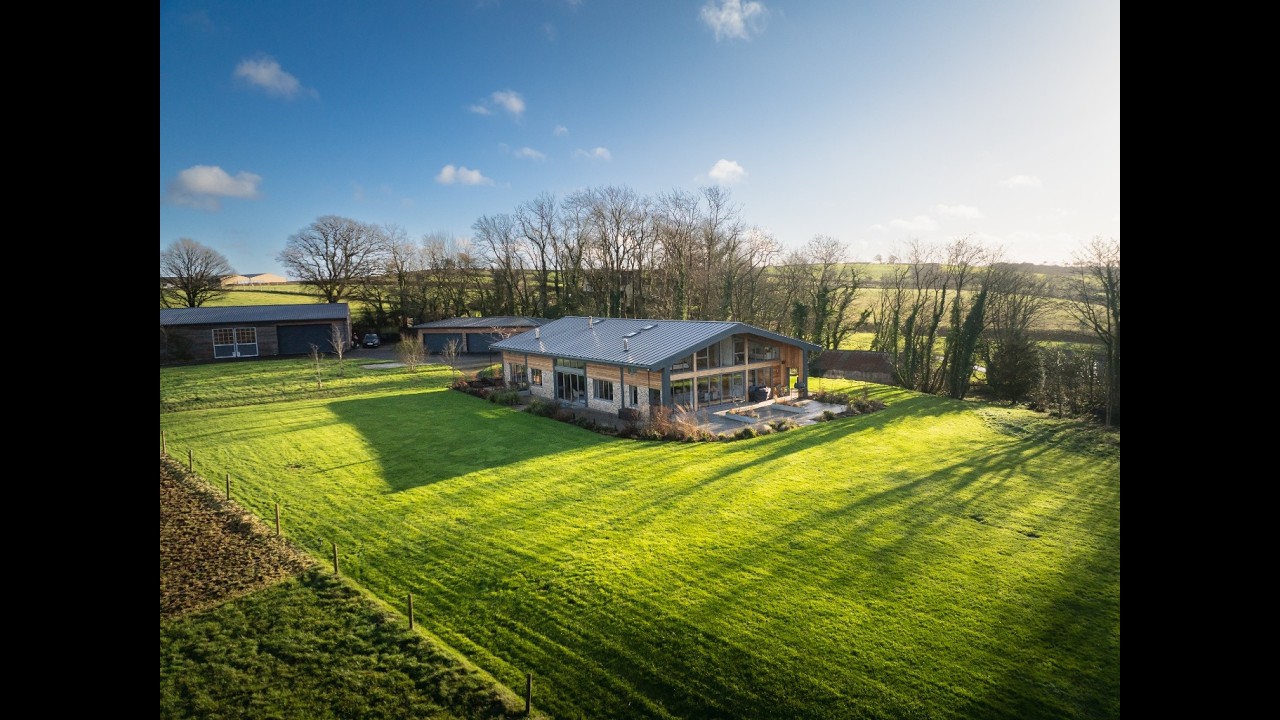 6-Bedroom Contemporary Home with Annexe & Equestrian Facilities (Ref 1474)