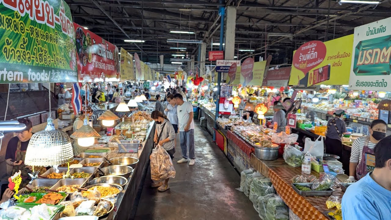 Chiang Mai Gate Market .. Saturday Morning South Moat