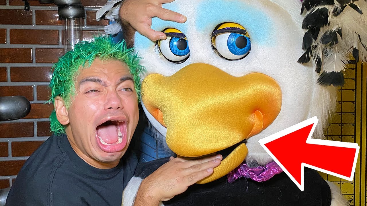 ATTACKED BY CHUCK E CHEESE ANIMATRONICS AT 3AM!!
