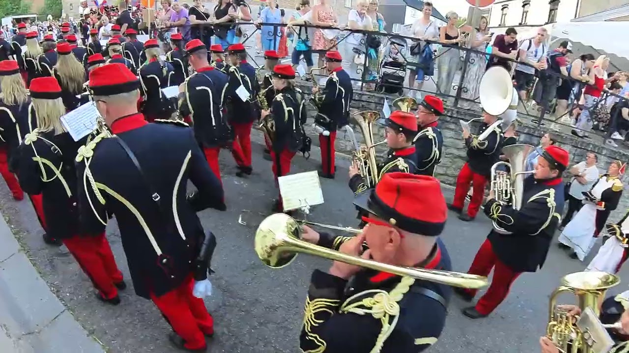 Marche Saint Roch et Saint Frégo Lausprelle 2023 17 Rentrée de la procession Acoz 