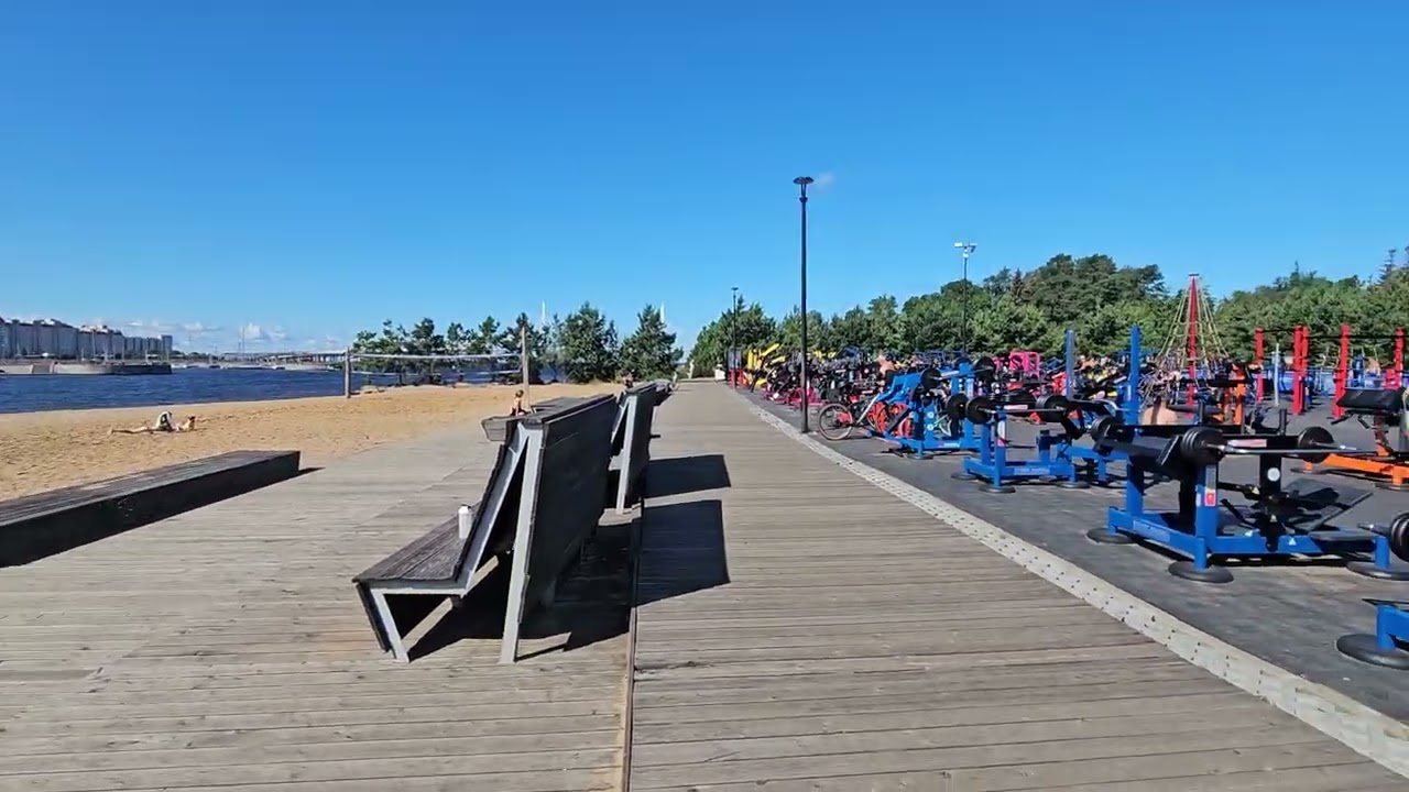 Sch&ouml;ne Aussicht beim Sport auf dem &ouml;ffentlichen Sportplatz f&uuml;r Muskelaufbau, Tischtennis Ausdauer.