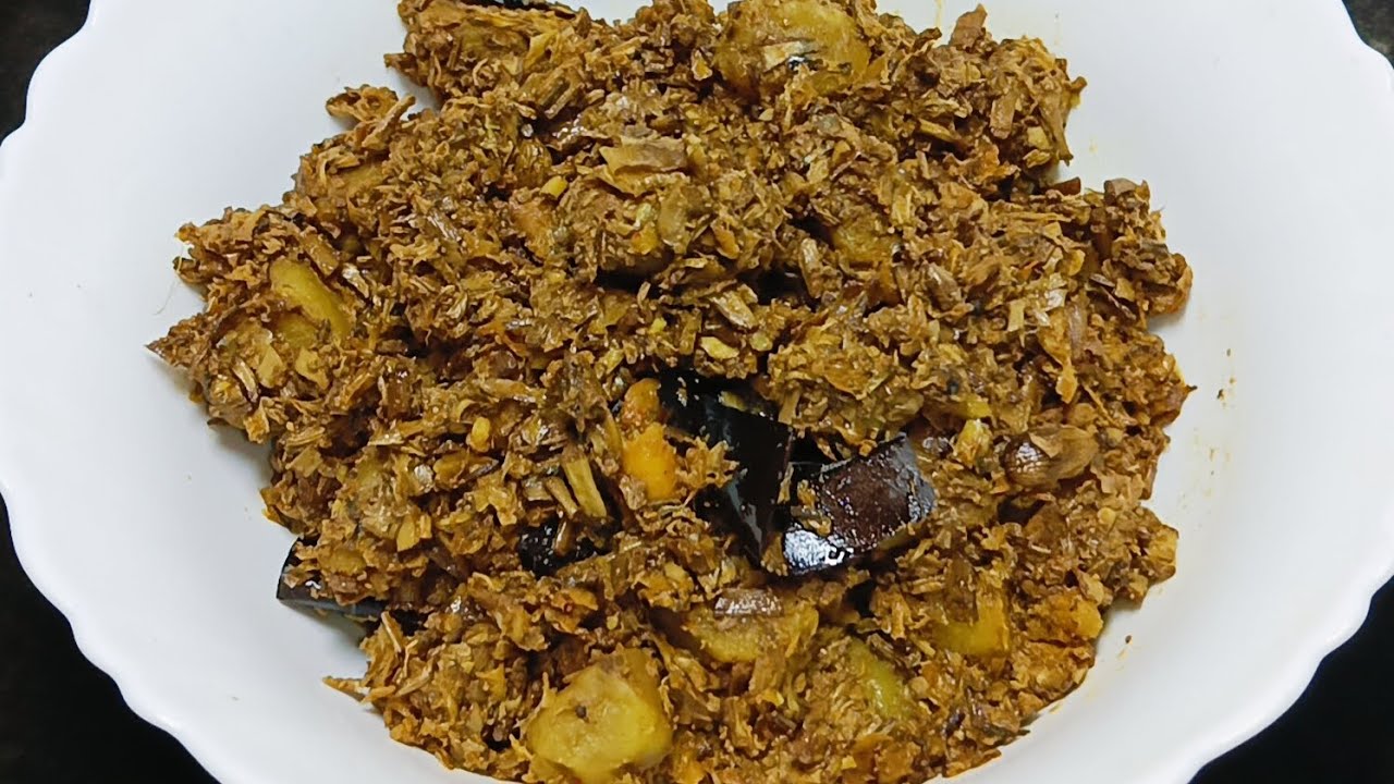 বাঙালির খুবই প্রিয়একটি ট্রেডিশনাল রেসিপিমোচা দিয়েচিংড়ি মাছের তরকারি গরমগরম ভাতের সাথে পরিবেশনকরুন
