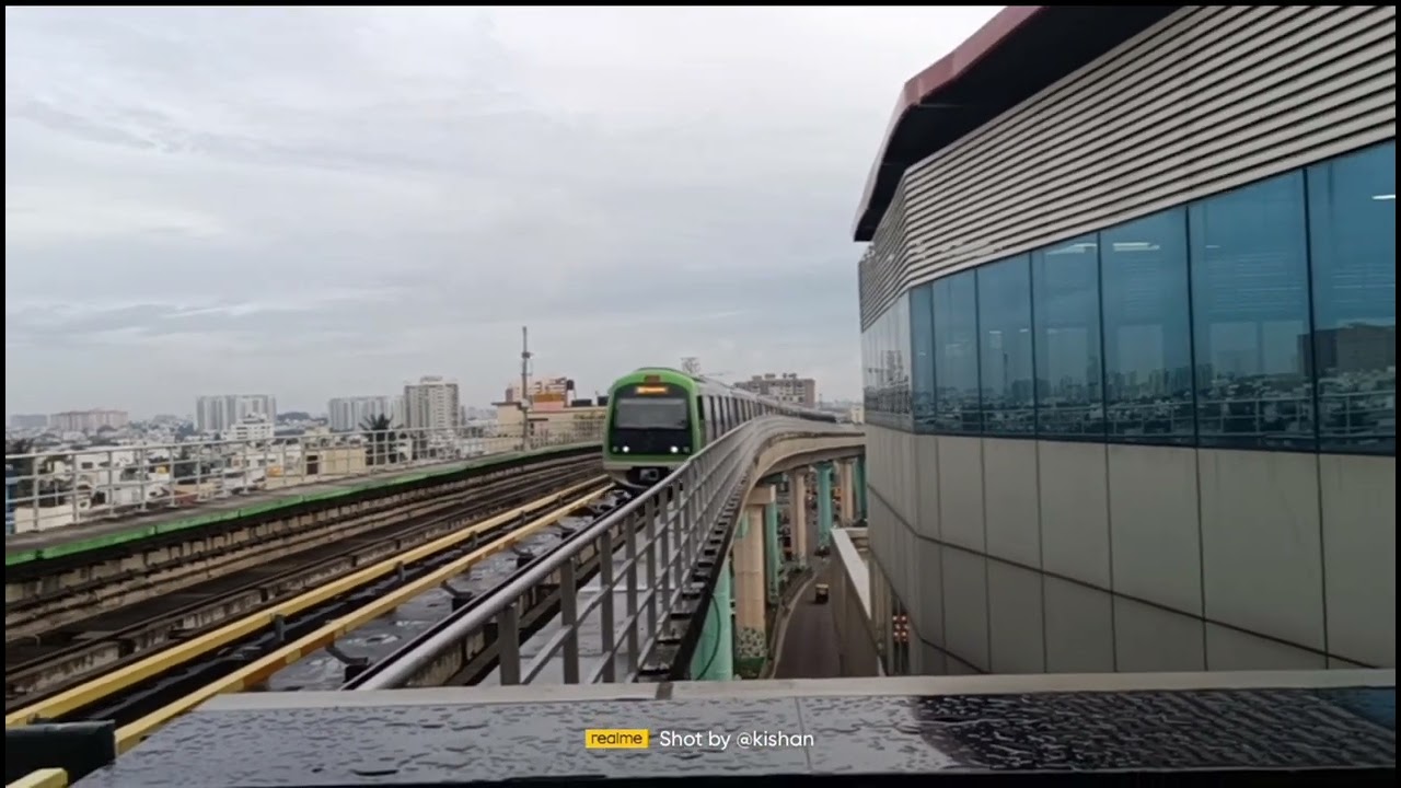 2 Metro at once in Banashankari metro station | #metro #nammametro #bengaluru #banashankari #travel