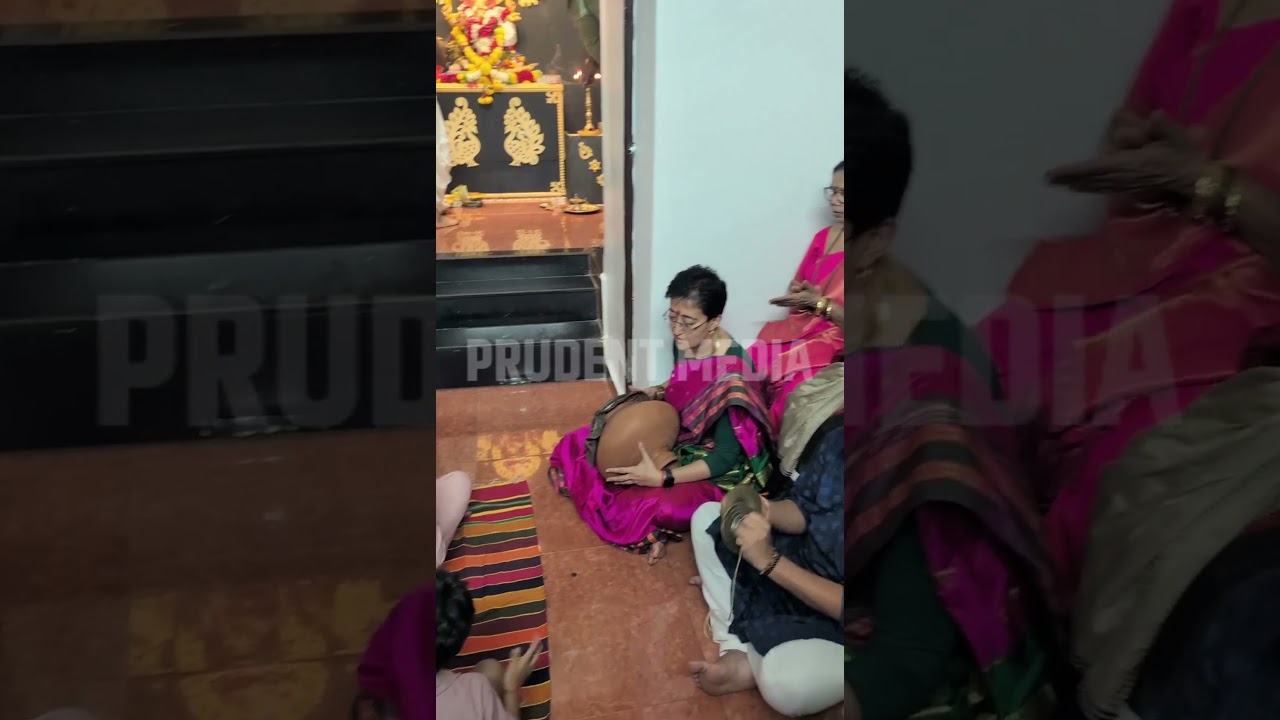 AAP leader Atishi takes part in Ghumat Aarti at Amit Palyekar&rsquo;s residence