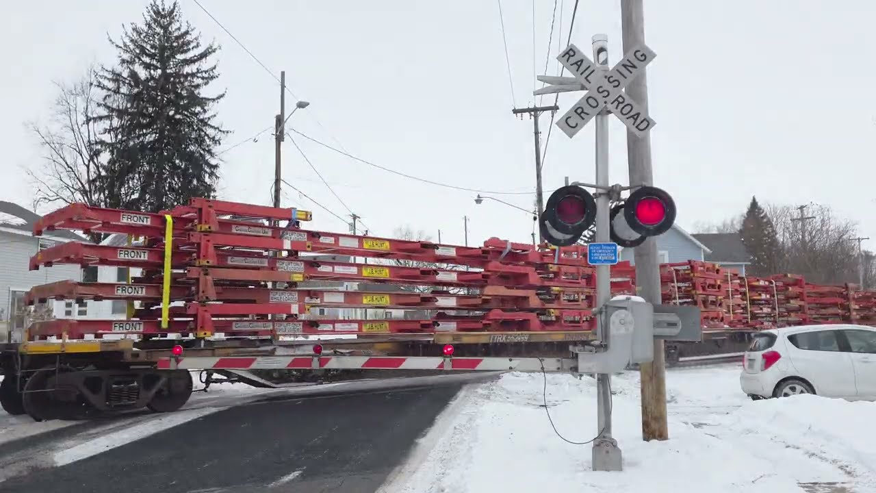 NS 7622 Leads Intermodal East | Duane St. Railroad Crossing, Clyde, OH