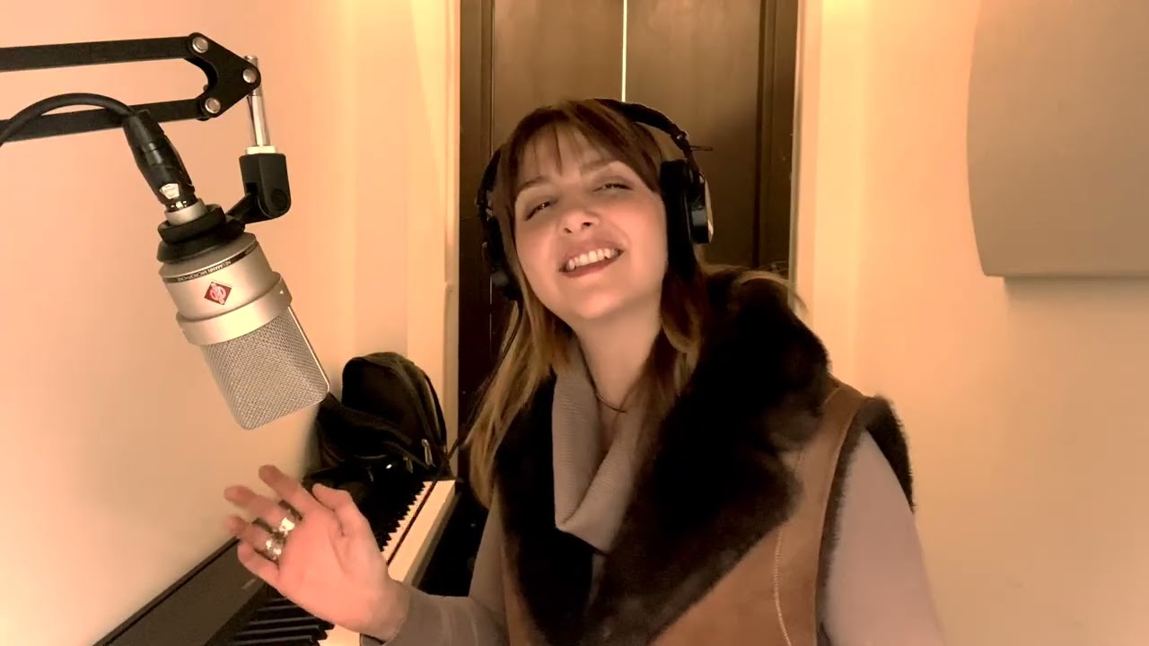 Bette Davis eyes- Kim Carnes (cover by Tova)