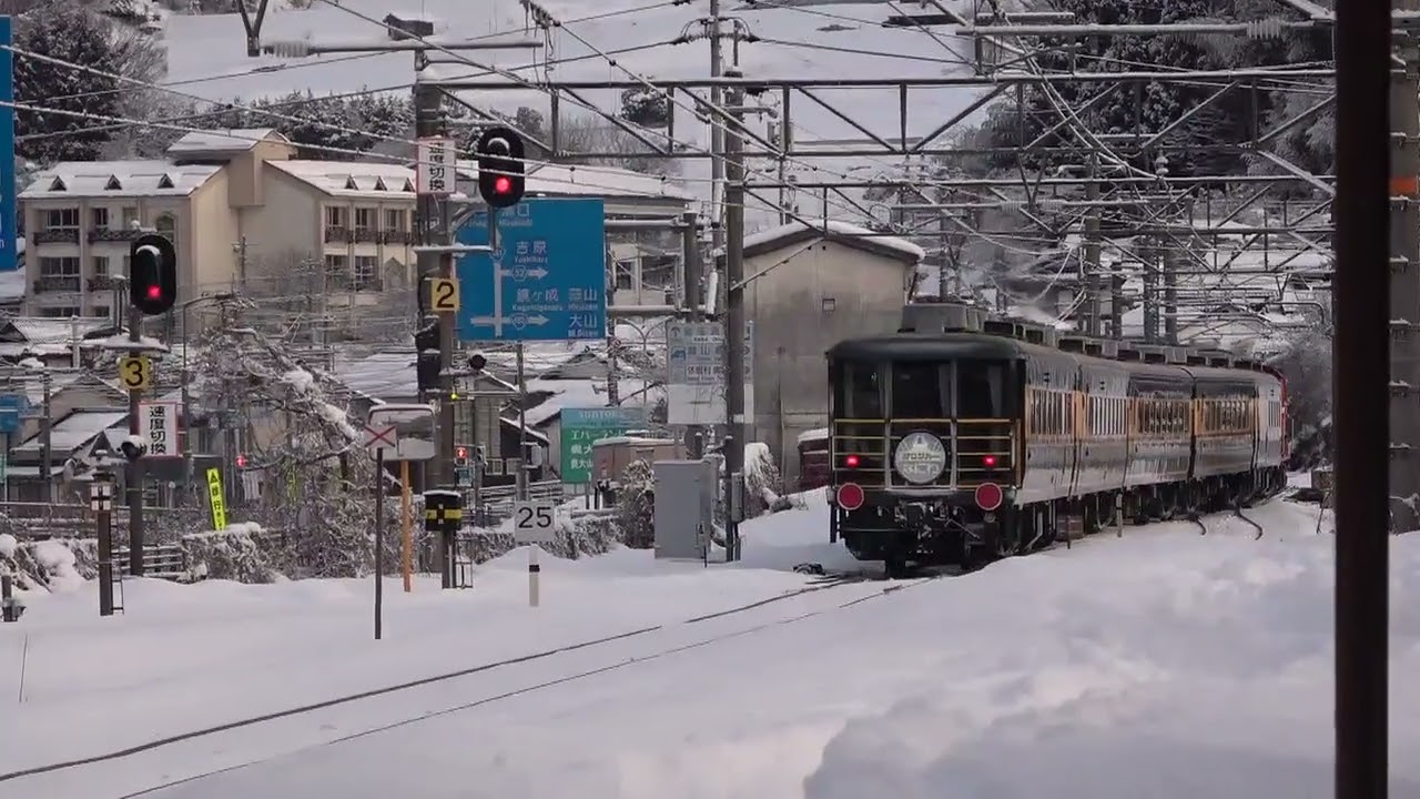 豪雪の江尾駅を出発するDD51形牽引のサロンカーなにわを撮影(2025/2/23)