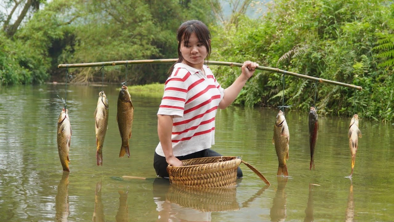 Tieu Nuong caught a large school of fish in an abandoned pond & prepared them into delicious dishes.