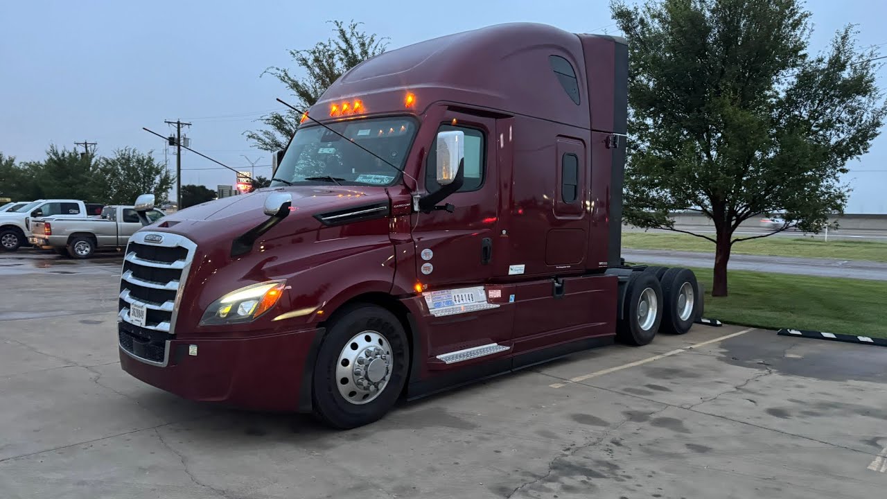 Maintaining and staying safe #gdawg #paperchasers4life #family #love #life #da504express #trucking 
