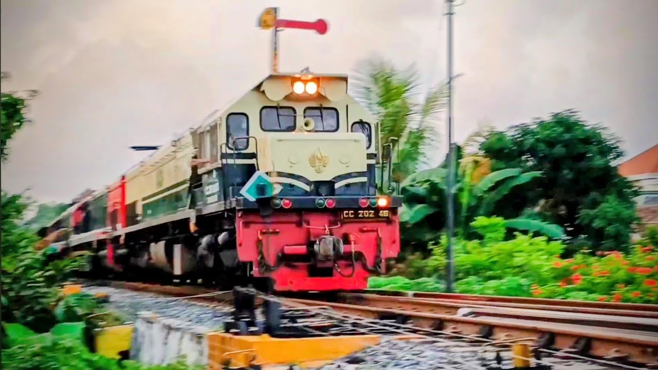 Suasana pagi hari di Stasiun Labuhan Ratu, jam padat ka,banyak ka Babaranjang dan K penumpang dan LL