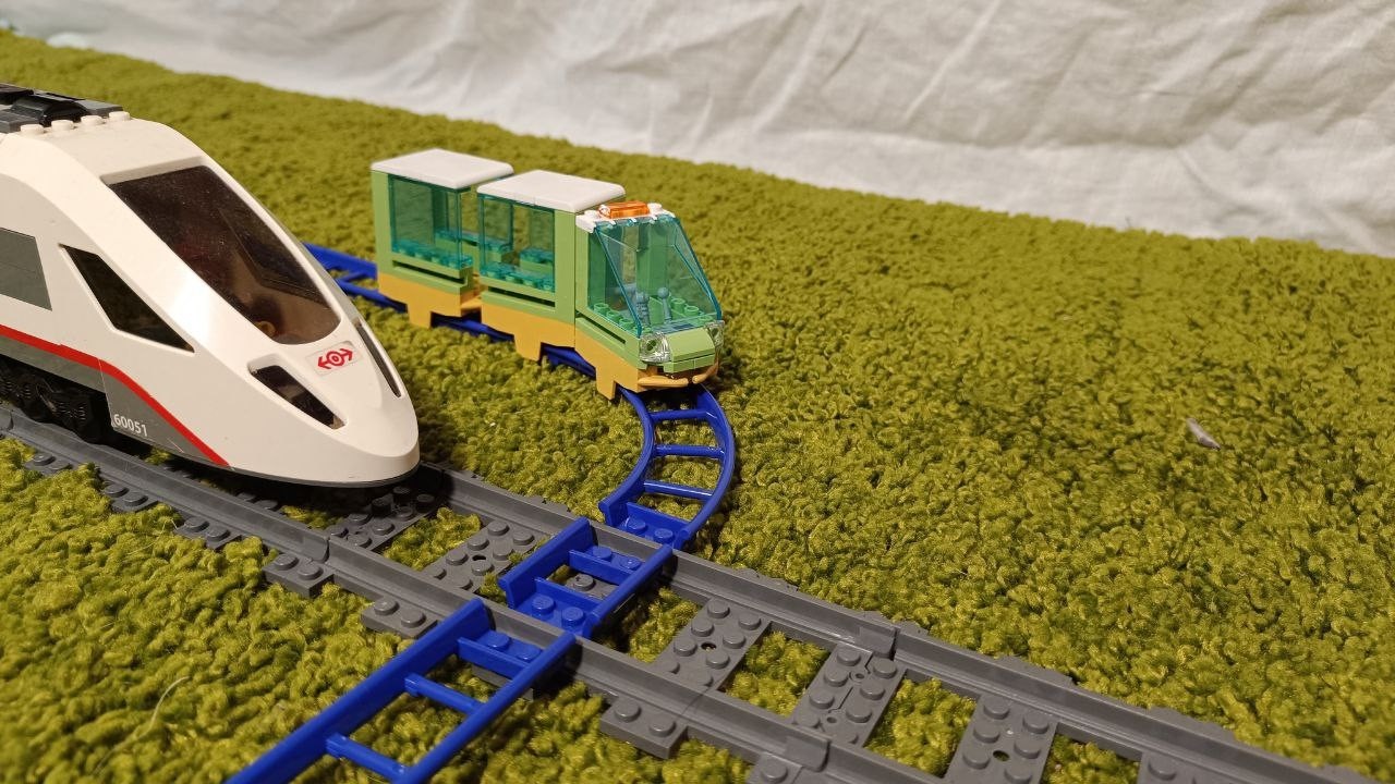 IS THIS REALLY POSSIBLE? Crossing of Lego trains and roller coasters / Lego passenger Train 60051