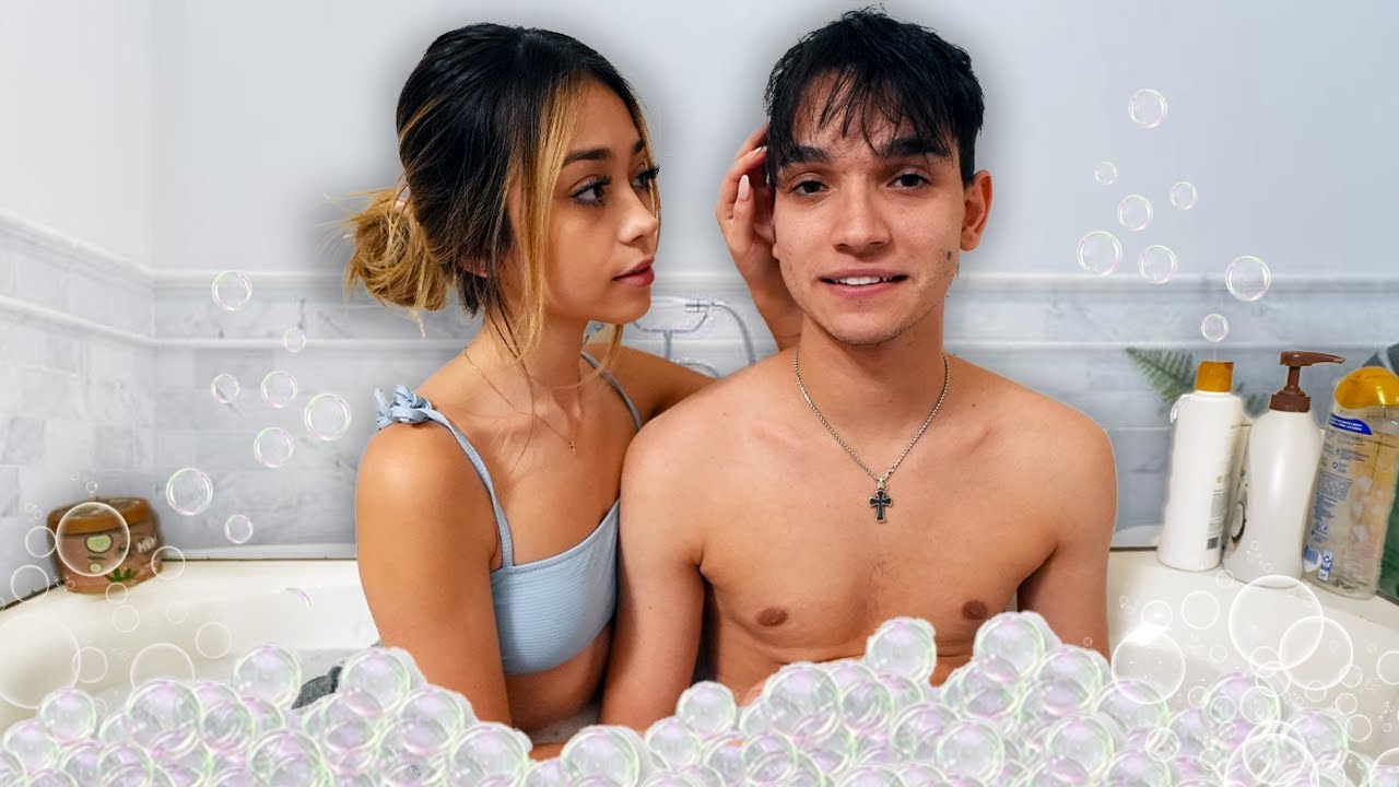 LAST TO LEAVE BUBBLE BATH WINS! *Challenge*