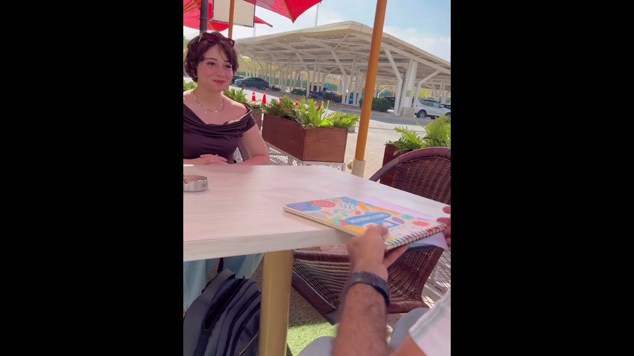 كنت قاعد برسمها قامت ورجعت بتقولي خبطت عربيتي وهي بتركن 🤦‍♂️