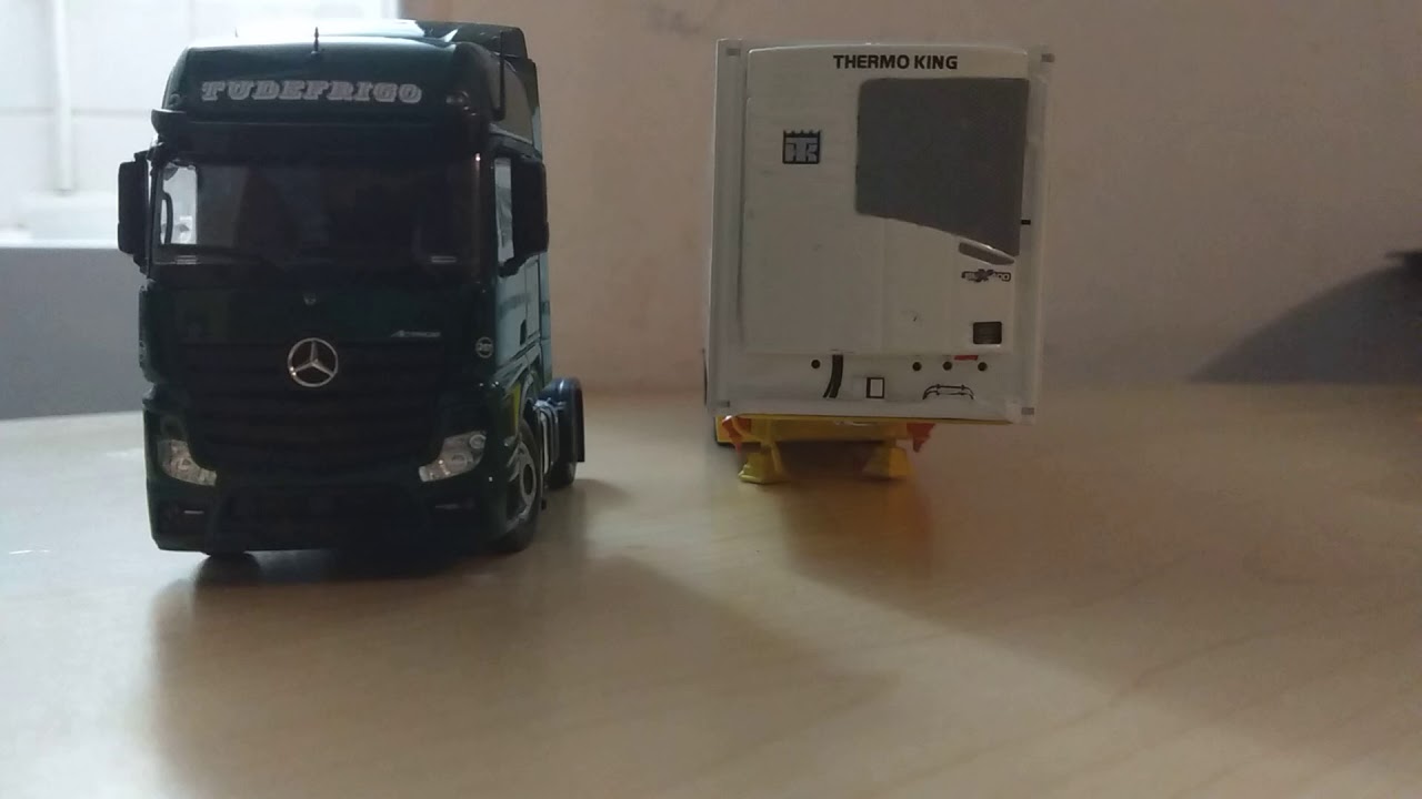 Tekno: Conjunto Tudefrigo Mercedes Benz Actros 1845 blue tec 6, escala 1.50.