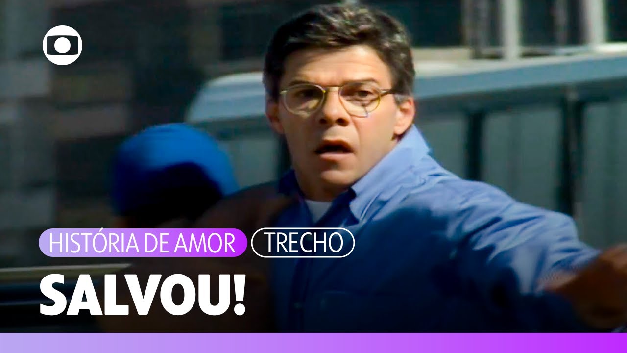Carlos salva filho de Assunção de atropelamento! | História de Amor | TV Globo