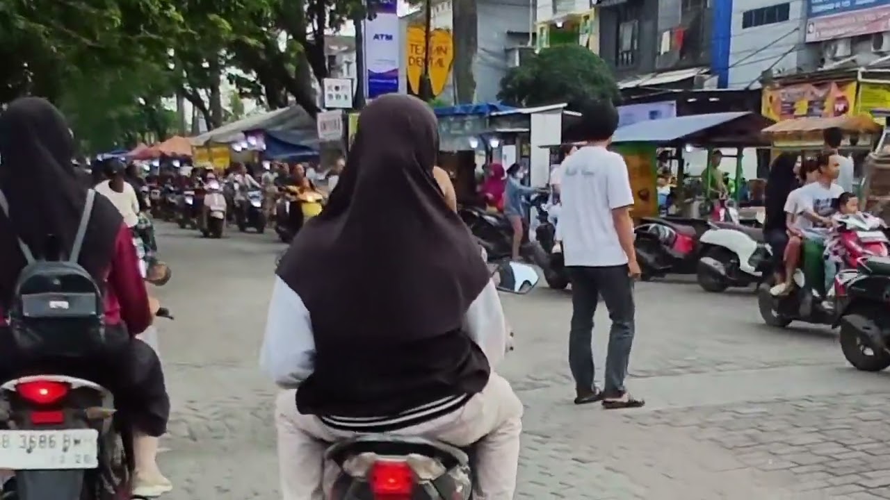 Ngabuburit Nyari Takjil Untuk Berbuka Puasa // Jalanan Ramai 