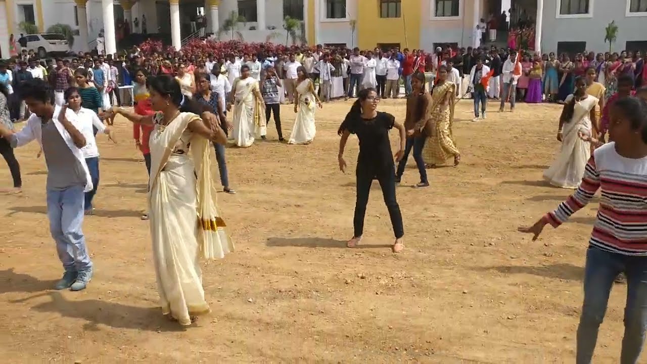 Full Energy B.Tech Flashmob | Campus Went Crazy 😍