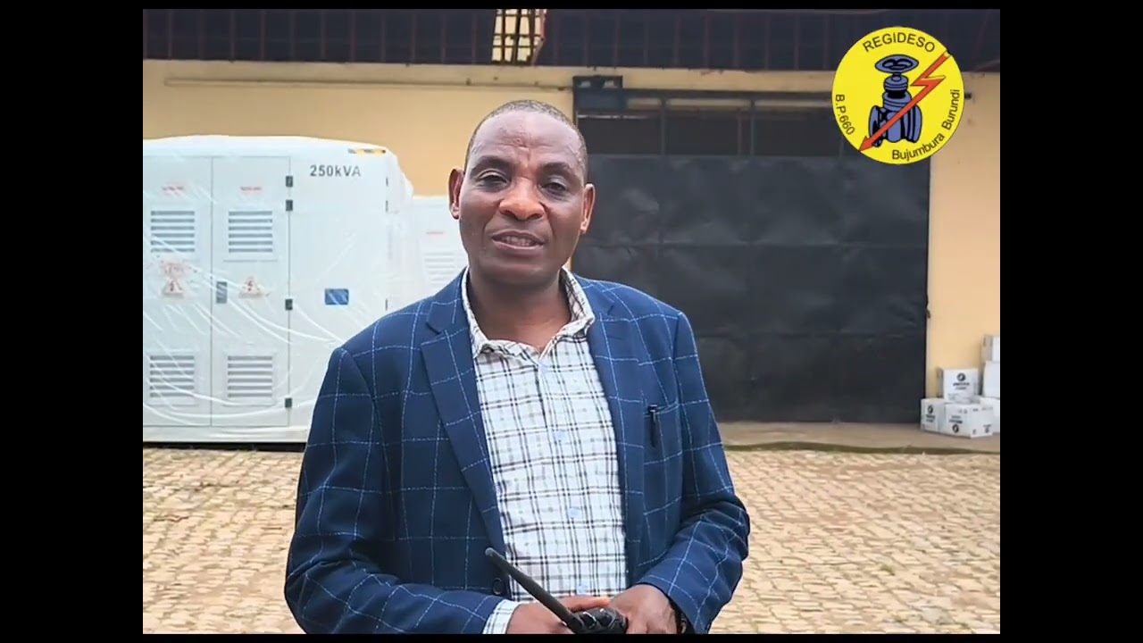 Umuyobozi mukuru wa REGIDESO yakira ibikoresho bishasha mu bubiko bw'ishirahamwe I bijumbura 