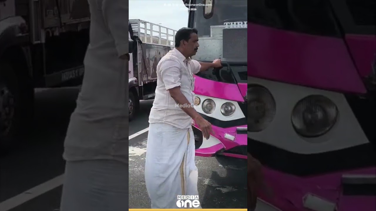 'സൈഡാക്ക്...എന്താ നിന്റെ പരിപാടി..'; ദേശീയപാതയിലൂടെ സർവീസ് നടത്തിയ ബസ് തടഞ്ഞ് നാട്ടുകാർ