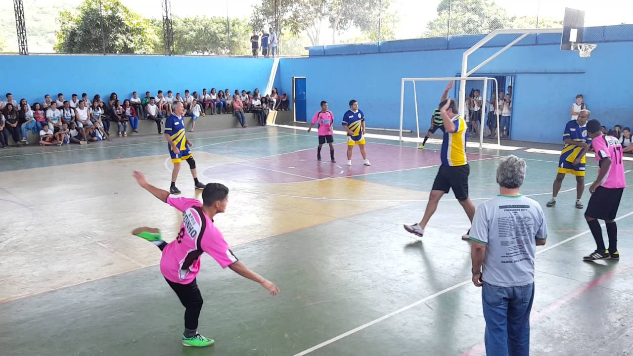 Professores X campeões do interclasse EMEF GCL 2016: a experiência X virilidade.