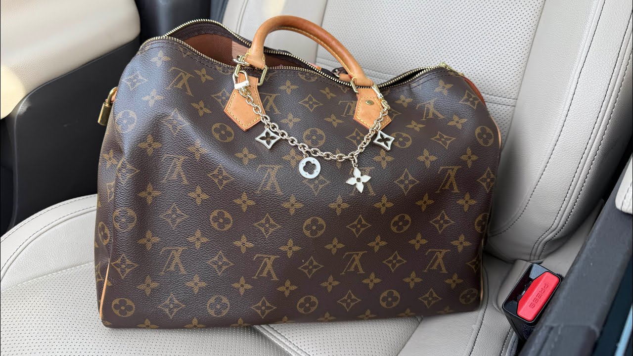 What’s in my bag/What’s in my purse Louis Vuitton Speedy 35 