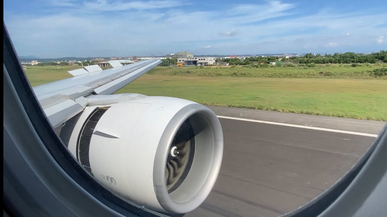 Landing in Taipei , Eva Air Boeing 777-300ER