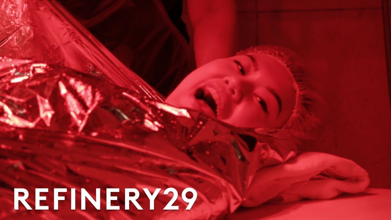 Меня завернули в фольгу с начинкой из авокадо | Красота с Ми | Refinery29