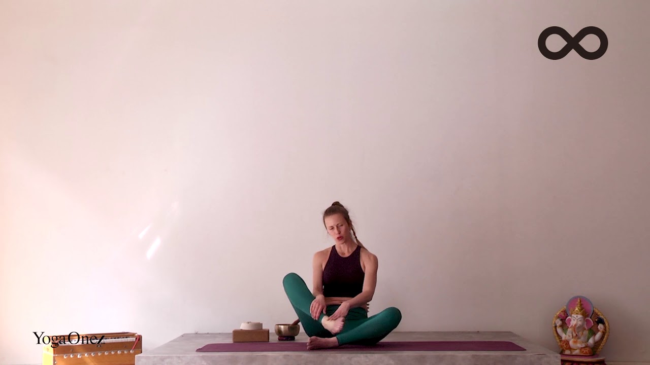 Sesi&oacute;n de Hatha Vinyasa Yoga Multinivel con YogaOne by DiR en casa