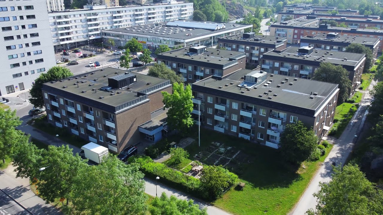 FASTIGHETSFOTO: Fastighet Vårberg filmad med drönare 4K