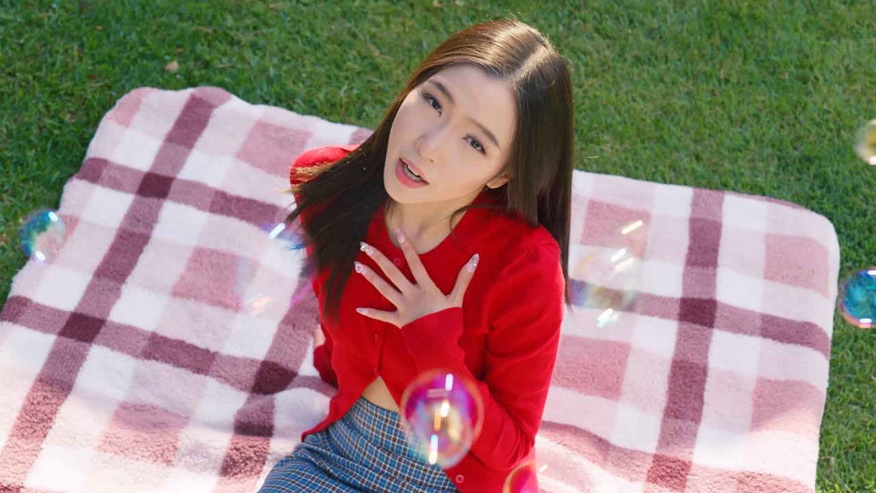 Hilly - STARSTRUCK (Official Music Video)