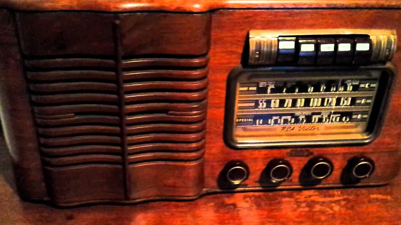 Vintage 1941 RCA 16T4 radio