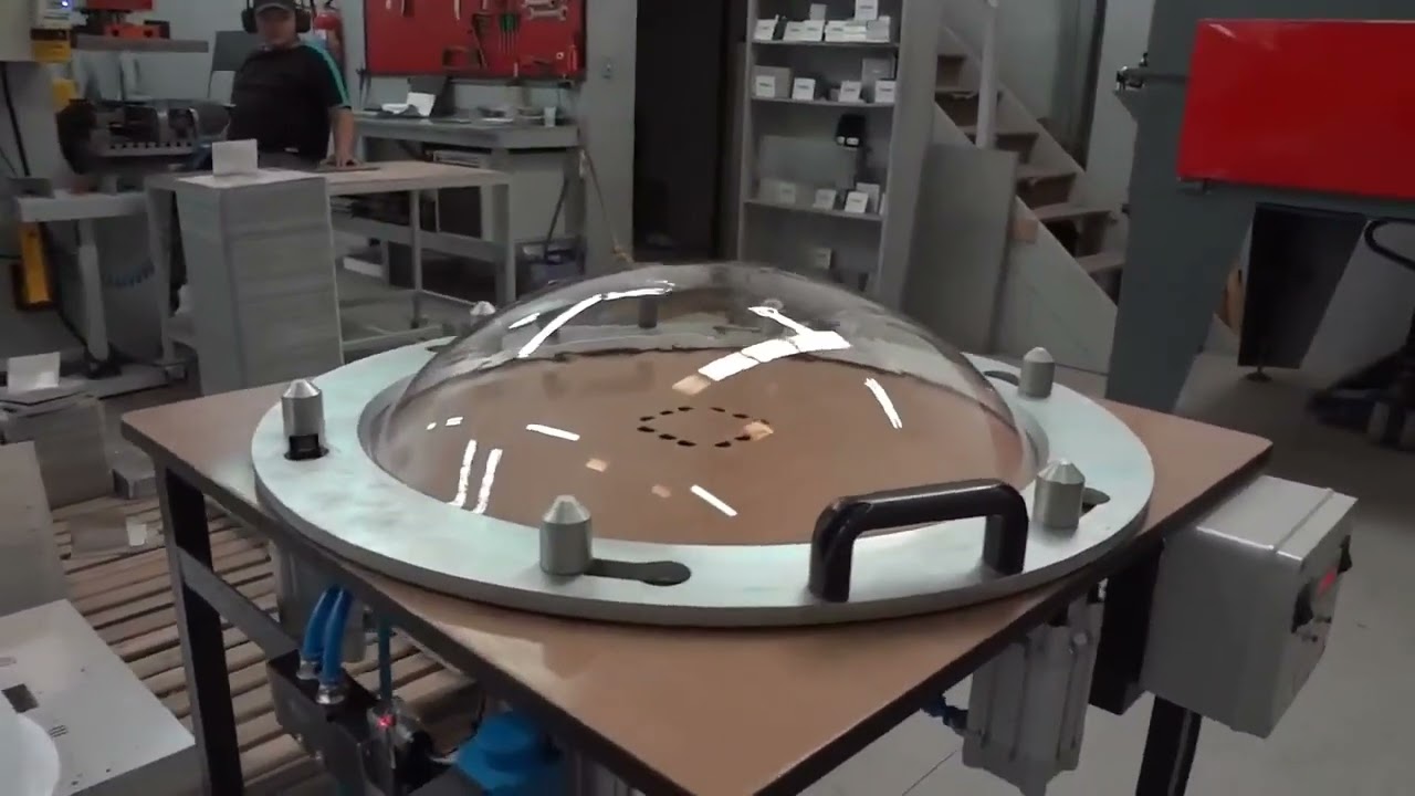 lavorazione plexiglass cupola arco vetro sintetico su misura