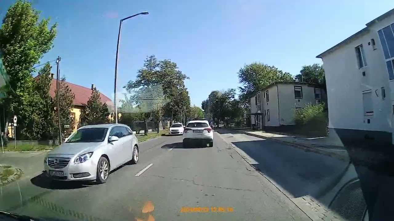 Vonatok és vasúti átjárók tilos jelzéssel 22