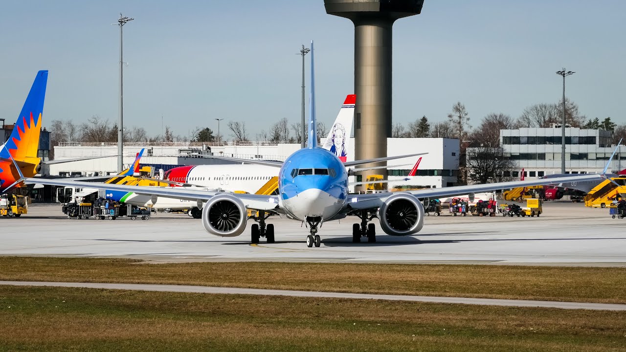 Busy wintertourism - Planespotting at Salzburg Airport in winter ‘24