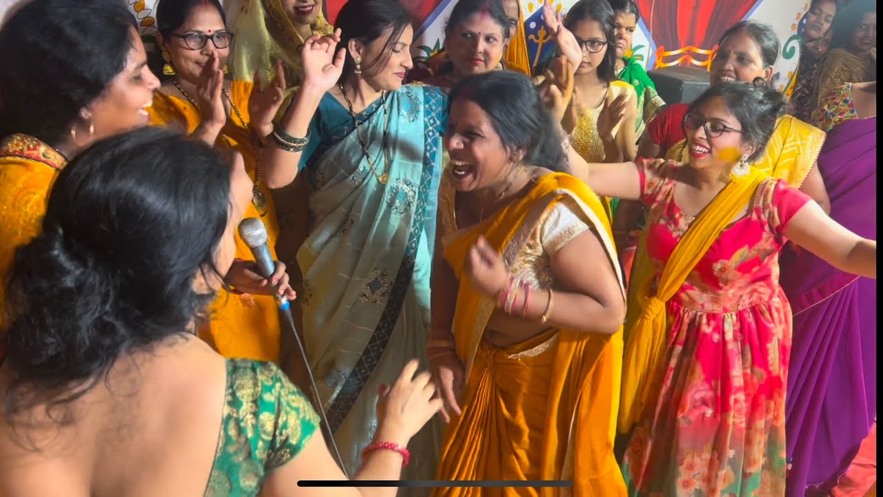 देखिए आज सहेली के घर हुआ मज़ेदार नाच हल्दी प्रोग्राम हुआ 😍🤗😅
