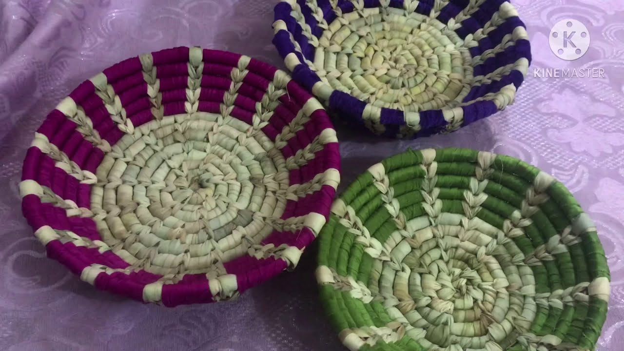 مجموعة سلال صغيرات من الخوص والقماش