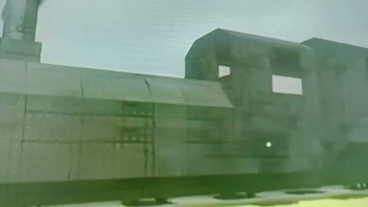 O trem do exército nos trilhos mortos