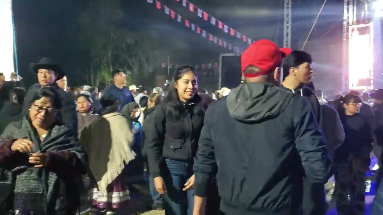 Bailazo De fiesta patronal con la excelencia de oaxaca en santa maria Teposlantongo 