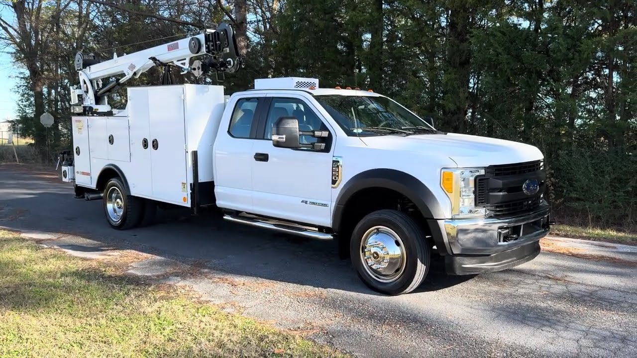 Продается грузовой автомобиль Ford F550 2017 года выпуска, предназначенный для автомехаников, сер...