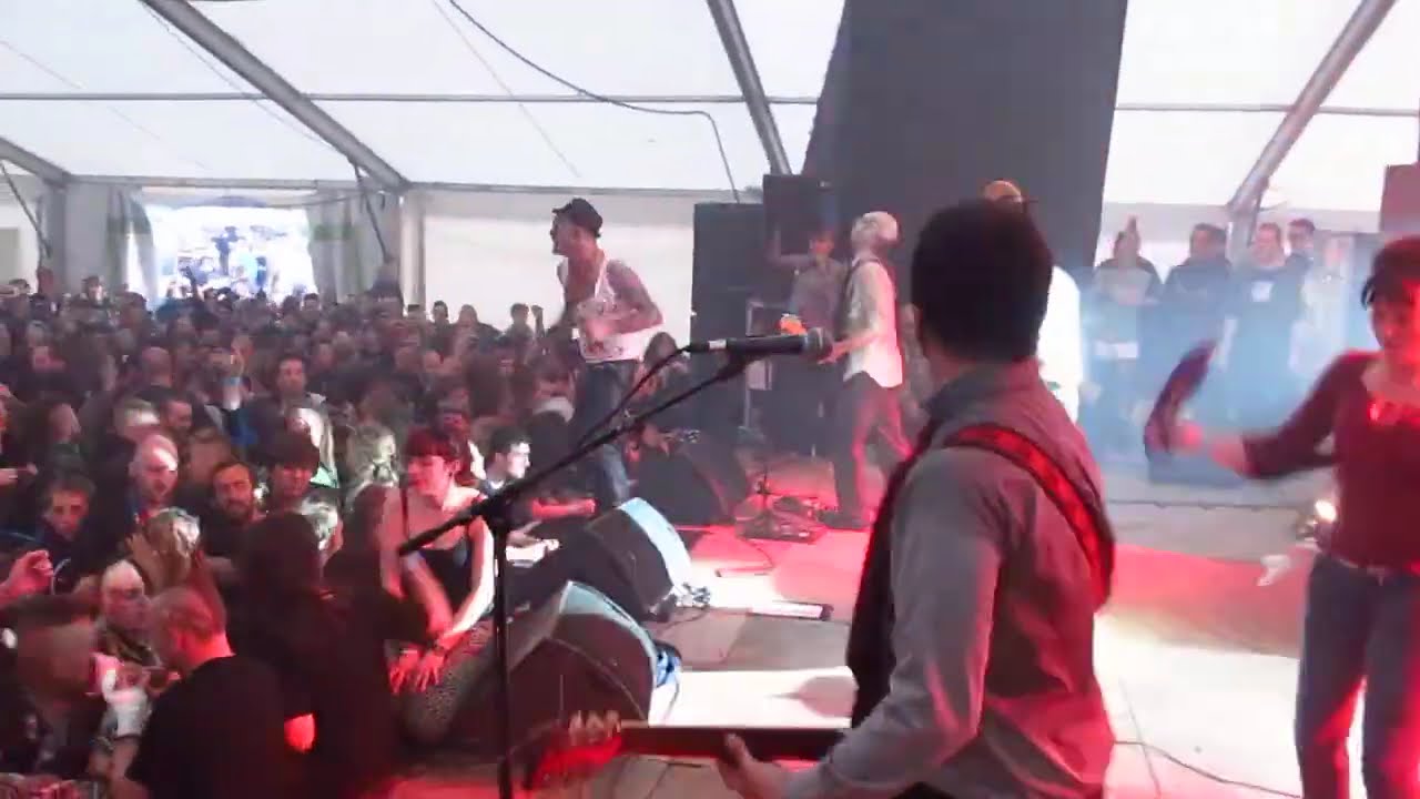 Banane Metalik - Rock'n'Shoot/ Vade retro banana (Zikenstock Festival 2013 Cateau-Cambrésis) [HD]