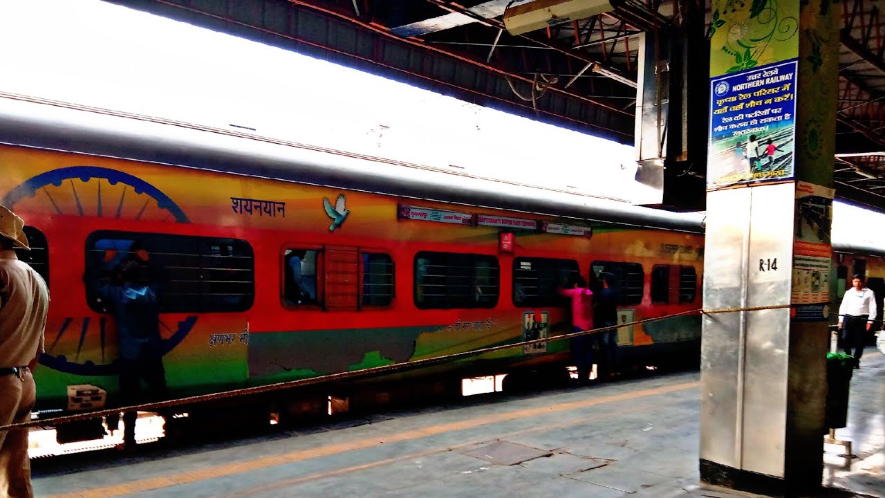 12558.Sapt karanti SF express *is train k liye 2 month pehle hi ticket book karna padta hai*🤔