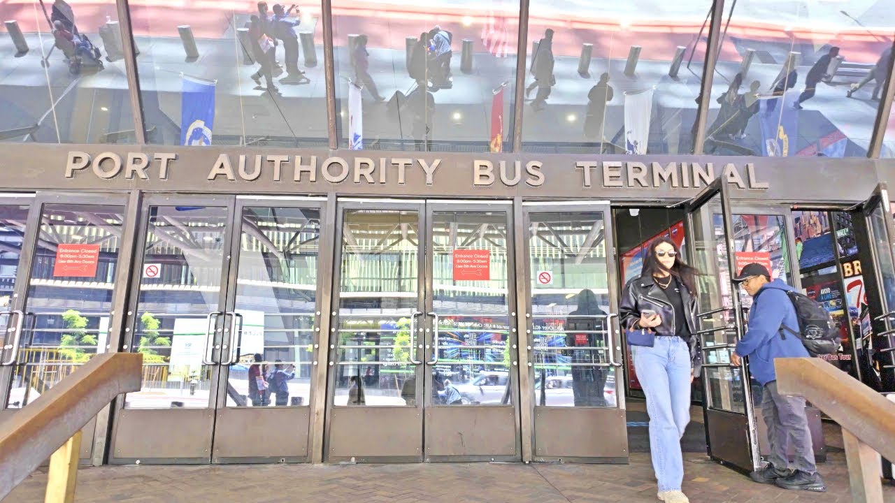【4K】𝐖𝐀𝐋𝐊 🇺🇸 The Port Authority Bus Terminal in New York City 🚕🗽