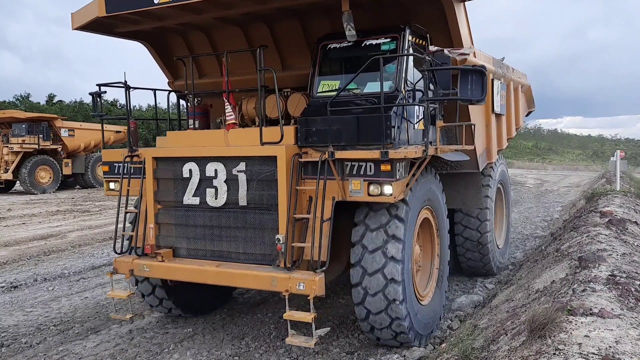 CATERPILLAR DUMP TRUCK ○ cat 777D