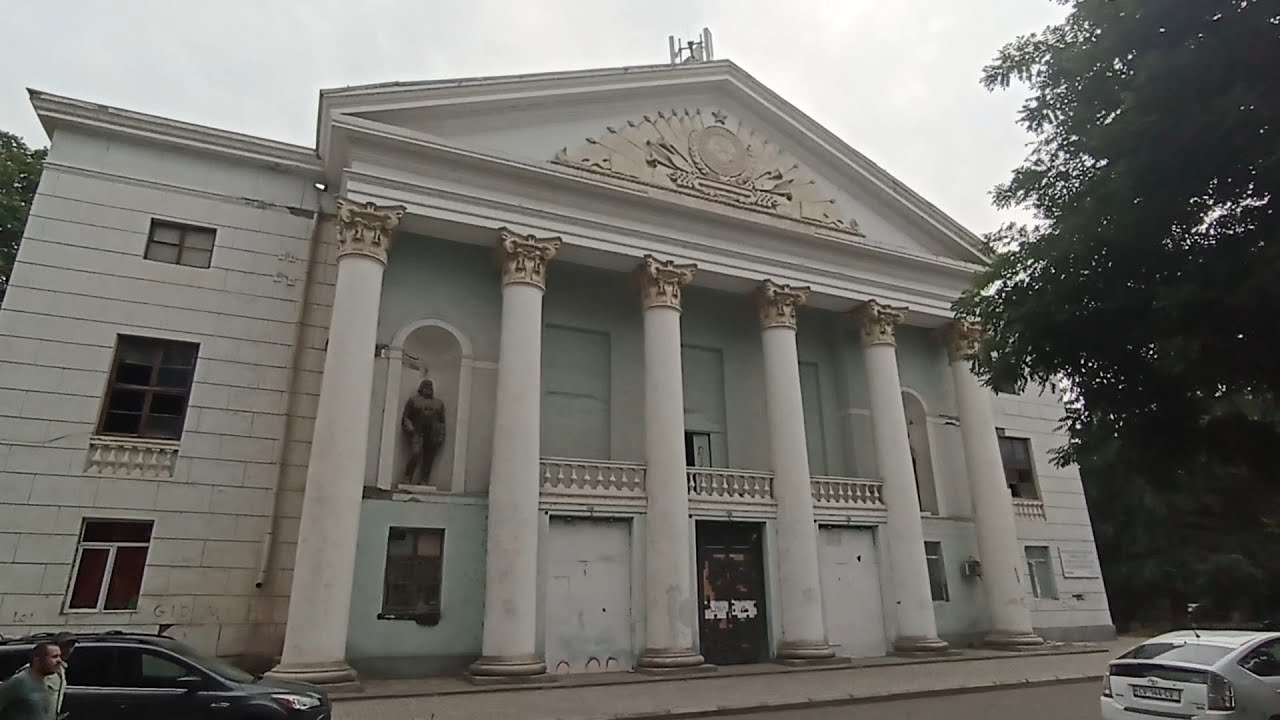 Прогулка по Рустави 29.06.2025 (Галерея О. Чхартишвили, Дом химиков, д. 19, 21, 23 на ул. Руставели)