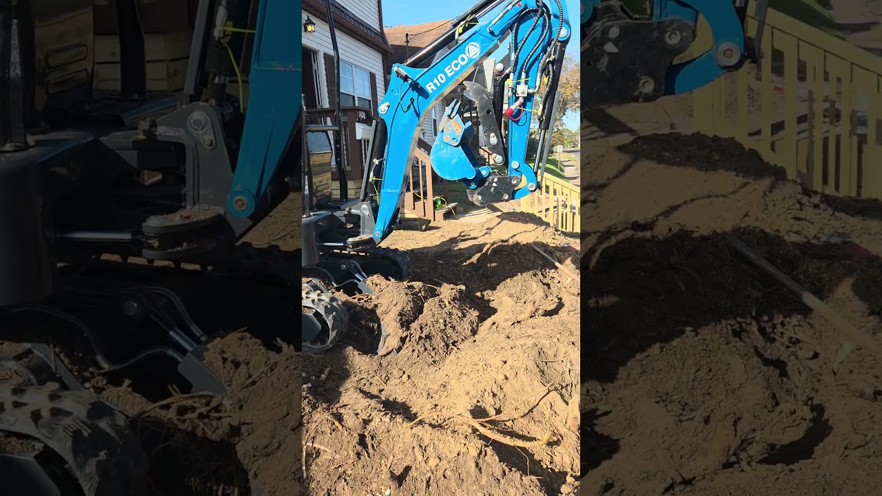 Rippa R10 Chinese mini excavator  at work.
