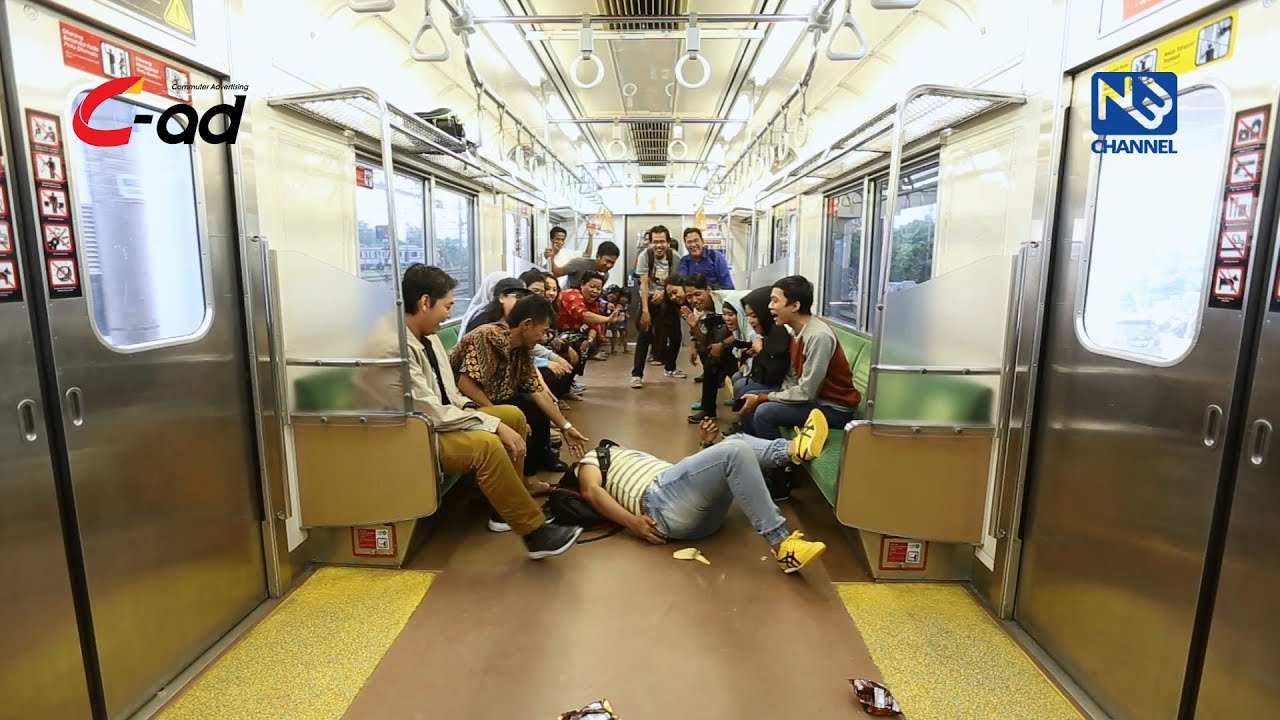 Commuter - Buang Sampah Di Kereta