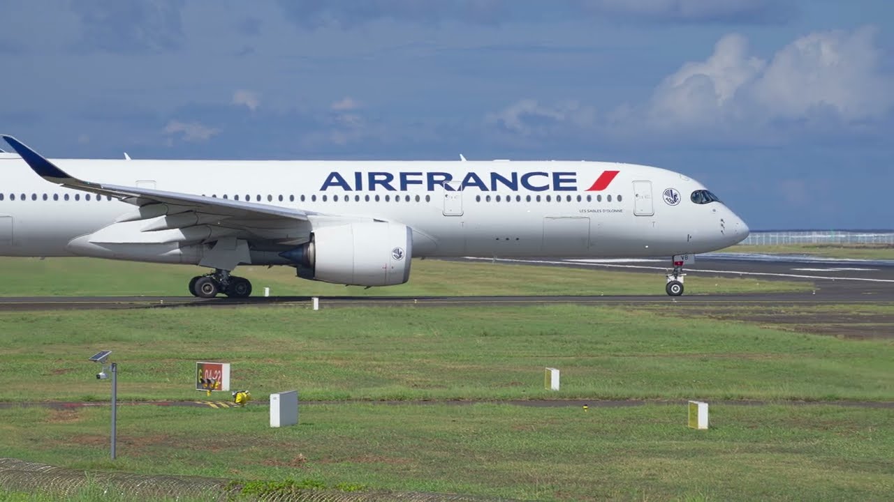 Sunny morning takeoff from Tahiti for Air France a350