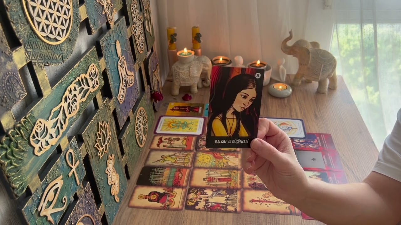 Küsler, Ayrılar, İletişimi Olmayanlar…🌸 Aramız Düzelecek Mi? 🔮 Aklımdaki Kişi Tarot Açılımı…